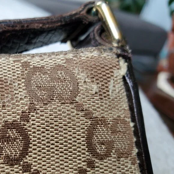 GUCCI GG Supreme Canvas Shoulder Bag - Picture 9 of 12